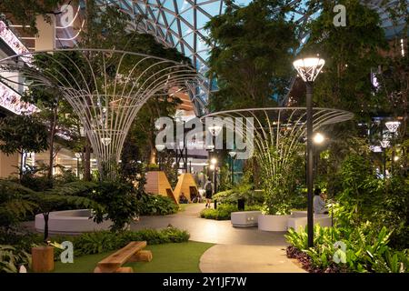 The Orchard, der tropische Garten des Flughafens Doha am Flughafen Doha Katar Stockfoto