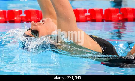 Paris, Frankreich. September 2024. Paralympics, Paris 2024, Schwimmen, Paris La Defense Arena, 100 m Rückschlag, Damen S6, Finale, Verena Schott aus Deutschland in Aktion. Quelle: Julian Stratenschulte/dpa/Alamy Live News Stockfoto