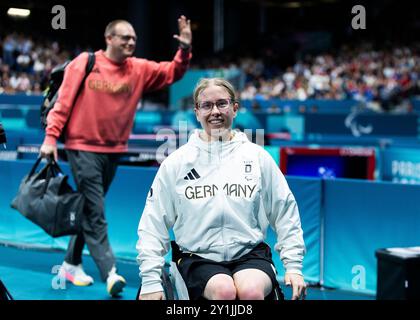 Paris, Frankreich. September 2024. PARIS, FRANKREICH - 7. SEPTEMBER: Sandra MIKOLASCHEK feiert den Gewinn der Goldmedaille gegen Borislava Peric-Rankovic aus serbien beim WS4-Spiel der Frauen während der Para-Tischtennis der Paralympischen Sommerspiele 2024 in der Pariser Arena am 7. September 2024 in Paris, Frankreich. (Quelle: Mika Volkmann/Alamy Live News Stockfoto