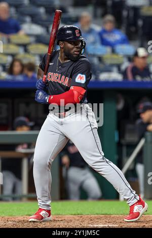 Kansas City, MO, USA. September 2024. Jhonkensy Noel (43) schlägt im Kauffman Stadium in Kansas City, MO gegen die Kansas City Royals. David Smith/CSM/Alamy Live News Stockfoto