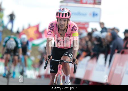 Richard Carapaz vom Ecuador EF Education easypost Team animierte mehrere Etappen von La Vuelta in teh Mountains 2024 Stockfoto