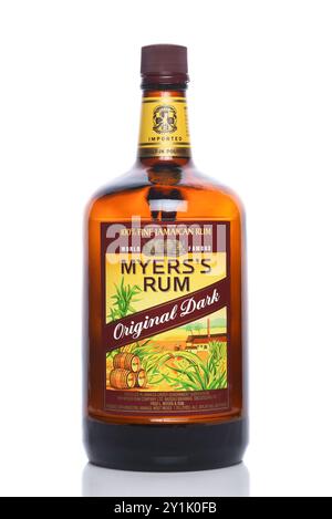 IRVINE, KALIFORNIEN - 6. SEPTEMBER 2024: Eine Flasche Myers Rum Original Dark importiert aus Jamaika. Stockfoto