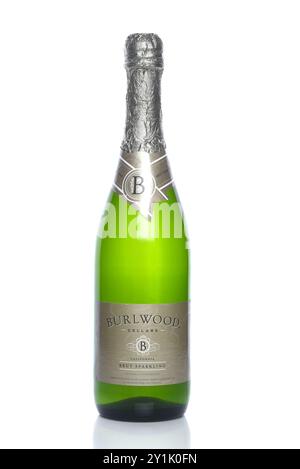 IRVINE, KALIFORNIEN - 6. SEPTEMBER 2024: Eine Flasche Burlwood Cellars California Brut Sekt. Stockfoto