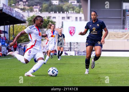 Bourgoin Jallieu, Frankreich. September 2024. Melchie Dumornay (6 Olympique Lyonnais) während des Freundschaftsspiels zwischen Olympique Lyonnais und Juventus FC im Stade Pierre Rajon in Bourgouin-Jallieu, Frankreich. (Pauline FIGUET/SPP) Credit: SPP Sport Press Photo. /Alamy Live News Stockfoto