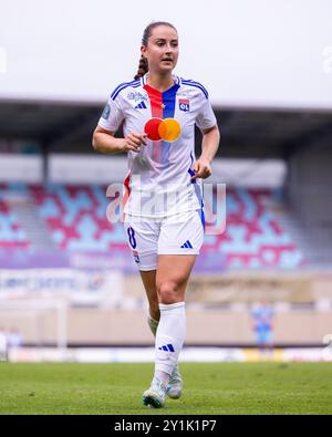 Bourgoin Jallieu, Frankreich. September 2024. Sara Dabritz (8 Olympique Lyonnais) während des Freundschaftsspiels zwischen Olympique Lyonnais und Juventus FC im Stade Pierre Rajon in Bourgouin-Jallieu, Frankreich. (Pauline FIGUET/SPP) Credit: SPP Sport Press Photo. /Alamy Live News Stockfoto