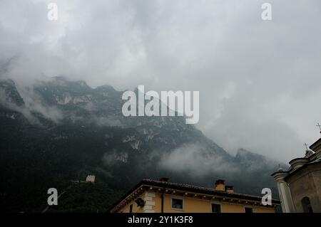 Rival del garda/Itlay/30 Mai 2024/ . Blick auf das italienische Rivra del garda und das Leben am gardasee und der italienischen Stadt Riva del garda Itlay (Foto von Francis Joseph Dean/Dean Pictures) (nicht für kommerzielle Zwecke) Stockfoto