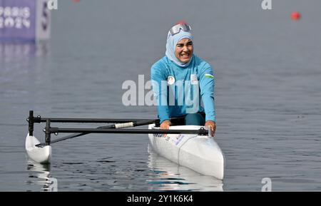Paris, Frankreich. September 2024. Para Canoe. Paris 2024 Paralympics Olympisches Nautikstadion. Paris. Shakhzoda Mamadaleiva (UZB) im Para Canoe Finals während der Paralympics 2024 in Paris im Olympischen Nautikstadion, Frankreich. Quelle: Sport In Pictures/Alamy Live News Stockfoto