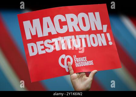 Paris, Frankreich. September 2024. Julien Mattia/Le Pictorium - Demonstration gegen emmanuel Macrons „Staatsstreich“. - 07/09/2024 - Frankreich/Ile-de-France (Region)/Paris - bei der Demonstration gegen Emmanuel Macrons Staatsstreich in Paris am 07. September 2024. Quelle: LE PICTORIUM/Alamy Live News Stockfoto