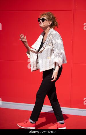 Lido Di Venezia, Italien. September 2024. Susan Sarandon besucht den roten Teppich „Horizon: An American Saga – Chapter 2“ während des 81. Internationalen Filmfestivals von Venedig am 7. September 2024 im Sala Giardino in Venedig. © Foto: Cinzia Camela. Quelle: Live Media Publishing Group/Alamy Live News Stockfoto