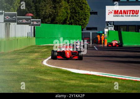 Imola, Imola, Italien. September 2024. Camara Rafael, die brasilianische Rennfahrerin des PREMA Racing Teams, tritt während des siebten Rennens der Formel-Regional-Europameisterschaft Alpine auf der internationalen Rennstrecke Enzo und Dino Ferrari an. (Kreditbild: © Luca Martini/ZUMA Press Wire) NUR REDAKTIONELLE VERWENDUNG! Nicht für kommerzielle ZWECKE! Stockfoto