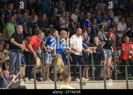Fans in Aufruhr beim ThSV. GER, ThSV Eisenach gegen Fuechse Berlin, Handball, Daikin Handballbundesliga, 1.Spieltag, Spielzeit 2024/2025, Samstag, 07.09.2024, 20.00Uhr, Thüringen Foto: Eibner-Pressefoto/Martin Herbst Stockfoto