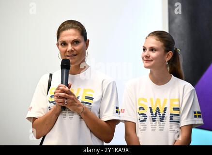 Paris, Frankreich. September 2024. PARIS, FRANKREICH 20240907 Kronprinzessin Victoria und Prinzessin Estelle während eines Empfangs mit dem schwedischen Team in der schwedischen Botschaft in Frankreich während der Paralympics in Paris. 7. September 2024. Foto: Christine Olsson/TT/Code 10430 Credit: TT News Agency/Alamy Live News Stockfoto