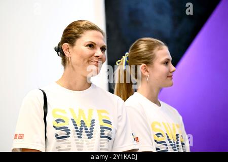 Paris, Frankreich. September 2024. PARIS, FRANKREICH 20240907 Kronprinzessin Victoria und Prinzessin Estelle während eines Empfangs mit dem schwedischen Team in der schwedischen Botschaft in Frankreich während der Paralympics in Paris. 7. September 2024. Foto: Christine Olsson/TT/Code 10430 Credit: TT News Agency/Alamy Live News Stockfoto