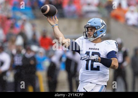 Ottawa, Kanada. September 2024. Toronto Argonauts Quarterback Chad Kelly (12) startet einen Pass während des CFL-Spiels zwischen den Toronto Argonauts und den Ottawa Redblacks im TD Place Stadium in Ottawa, Kanada. Daniel Lea/CSM/Alamy Live News Stockfoto
