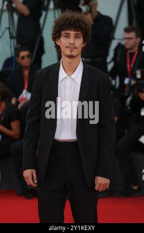 Venedig, Italien. September 2024. VENEDIG, ITALIEN – 07. SEPTEMBER: Filippo Scotti nimmt an der Abschlusszeremonie des roten Teppichs während des 81. Internationalen Filmfestivals von Venedig am 7. September 2024 in Venedig, Italien Teil. Credit: Matteo Chinellato/Alamy Live News Stockfoto