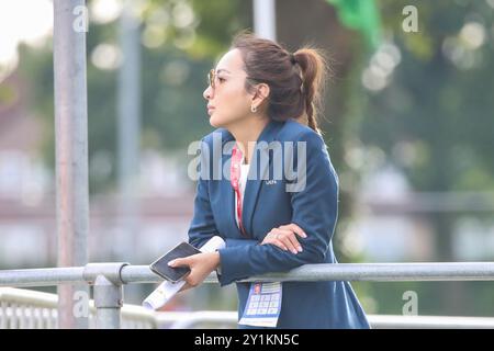 Enschede, Niederlande. September 2024. Enschede, Niederlande, 7. September 2024: UEFA-Delegierte Alima Zhukenova beim 1. Fußballspiel der UEFA Women's Champions League zwischen dem FC Twente und Valur im Sportpark Schreurserve in Enschede, Niederlande. (Leiting Gao/SPP) Credit: SPP Sport Press Photo. /Alamy Live News Stockfoto