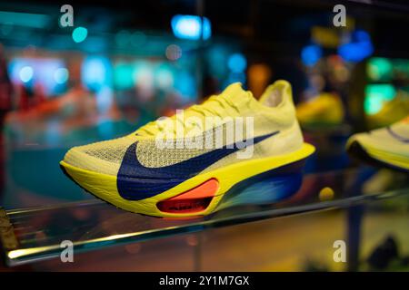 Bangkok, Thailand – 1. Juni 2024: Nike Alphafly 3 Laufschuhe mit nike Logos im Nike Shop. Stockfoto