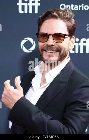 Toronto, Kanada. Ein. September 2024. Daniel Bruhl bei der Premiere VON EDEN beim Toronto International Film Festival (TIFF) 2024, Roy Thomson Hall, Toronto, ON, 7. September, 2024. Quelle: JA/Everett Collection/Alamy Live News Stockfoto