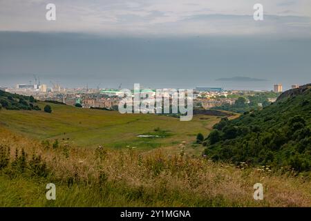 Blick von Arthurs Sitz der schottischen Küste, Edinburgh Hafen von Leith Stockfoto