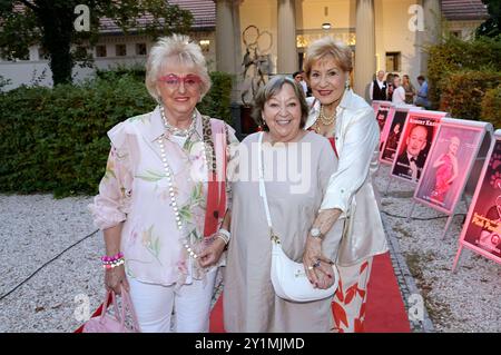 Stefanie Simon, Angelika Mann und Dorit Klutmann bei der Premiere des Theaterstücks Stasi, Stress und Stolperfallen im Schlosspark Theater. Berlin, 07.09.2024 *** Stefanie Simon, Angelika Mann und Dorit Klutmann bei der Premiere des Stücks Stasi, Stress und Stolperfallen am Schlosspark Theater Berlin, 07 09 2024 Foto:XF.xKernx/xFuturexImagex Stress 4901 Stockfoto