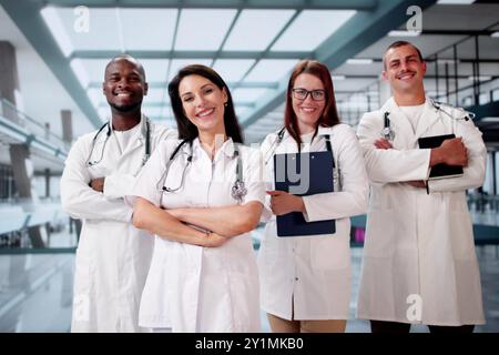 Diverse Gruppe Von Ärzten Und Krankenschwestern Stockfoto