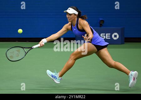 New York, USA. September 2024. Jessica Pegula tritt im Einzelfinale der Frauen zwischen Aryna Sabalenka aus Weißrussland und Jessica Pegula aus den Vereinigten Staaten bei den US Open-Tennismeisterschaften 2024 in New York, USA, am 7. September 2024 an. Quelle: Li Rui/Xinhua/Alamy Live News Stockfoto