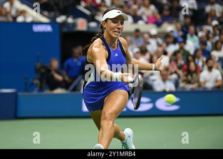 New York, USA. September 2024. Jessica Pegula tritt im Einzelfinale der Frauen zwischen Aryna Sabalenka aus Weißrussland und Jessica Pegula aus den Vereinigten Staaten bei den US Open-Tennismeisterschaften 2024 in New York, USA, am 7. September 2024 an. Quelle: Li Rui/Xinhua/Alamy Live News Stockfoto