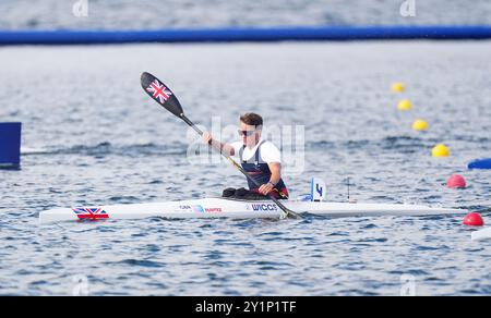 Großbritanniens Emma Wiggs während des Women's Kayak Single 200m - KL2 Halbfinale 2 im Vaires-sur-Marne Stadium am 11. Tag der Paralympischen Sommerspiele 2024 in Paris. Bilddatum: Sonntag, 8. September 2024. Stockfoto