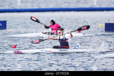 Großbritanniens Emma Wiggs während des Women's Kayak Single 200m - KL2 Halbfinale 2 im Vaires-sur-Marne Stadium am 11. Tag der Paralympischen Sommerspiele 2024 in Paris. Bilddatum: Sonntag, 8. September 2024. Stockfoto