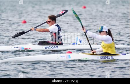 Großbritanniens Emma Wiggs während des Women's Kayak Single 200m - KL2 Halbfinale 2 im Vaires-sur-Marne Stadium am 11. Tag der Paralympischen Sommerspiele 2024 in Paris. Bilddatum: Sonntag, 8. September 2024. Stockfoto