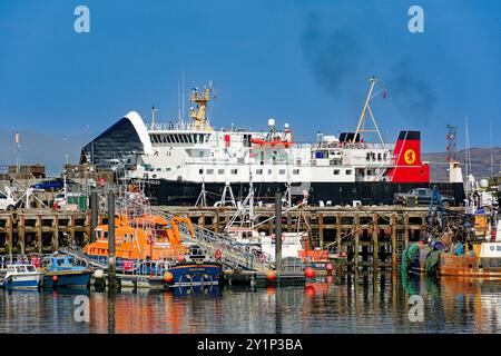 Mallaig Highland Schottland Caledonian MacBrayne oder CalMac Ferry Lord of the Isles im Hafen Stockfoto