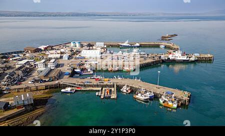 Mallaig Highland Schottland bietet im Sommer Anlegestellen und Gebäude Stockfoto