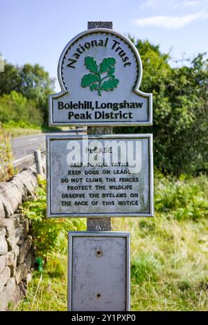 National Trust-Schild für Bolehill, Longshaw Peak District Derbyshire, Großbritannien, mit Regeln und Vorschriften. Stockfoto