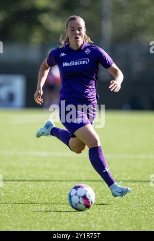 Broendby, Dänemark. September 2024. Emma Faerge (44) von Fiorentina, die beim Qualifikationsspiel der UEFA Women's Champions League zwischen Ajax und Fiorentina in Bane 2 in Broendby zu sehen war. Quelle: Gonzales Photo/Alamy Live News Stockfoto
