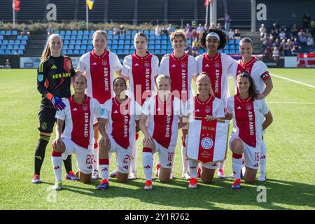 Broendby, Dänemark. September 2024. Das Startelf von Ajax für das Qualifikationsspiel der UEFA Women's Champions League zwischen Ajax und Fiorentina in Bane 2 in Broendby. Quelle: Gonzales Photo/Alamy Live News Stockfoto