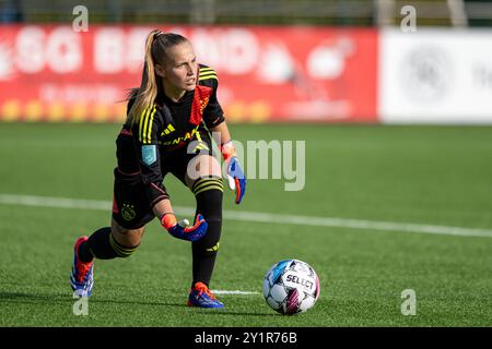 Broendby, Dänemark. September 2024. Torhüterin Regina van Eijk (1) von Ajax beim Qualifikationsspiel der UEFA Women's Champions League zwischen Ajax und Fiorentina in Bane 2 in Broendby. Quelle: Gonzales Photo/Alamy Live News Stockfoto