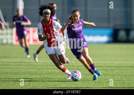 Broendby, Dänemark. September 2024. Emma Snerle (18) von Fiorentina wurde während des Qualifikationsspiels zwischen Ajax und Fiorentina in Bane 2 in Broendby gesehen. Quelle: Gonzales Photo/Alamy Live News Stockfoto