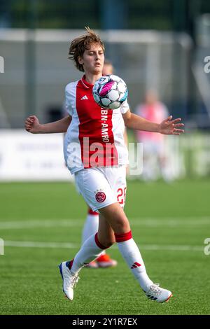 Broendby, Dänemark. September 2024. ISA Kardinaal (26) von Ajax, der während des Qualifikationsspiels der UEFA Women's Champions League zwischen Ajax und Fiorentina in Bane 2 in Broendby gesehen wurde. Quelle: Gonzales Photo/Alamy Live News Stockfoto