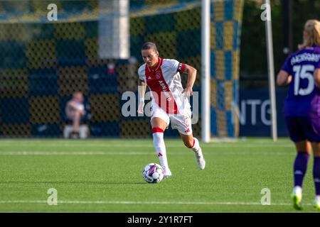 Broendby, Dänemark. September 2024. Sherida Spitse (8) von Ajax wurde während des Qualifikationsspiels zwischen Ajax und Fiorentina in Bane 2 in Broendby gesehen. Quelle: Gonzales Photo/Alamy Live News Stockfoto