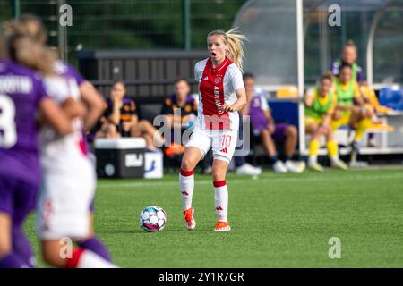 Broendby, Dänemark. September 2024. Nadine Noordam (10) von Ajax wurde während des Qualifikationsspiels zwischen Ajax und Fiorentina in Bane 2 in Broendby gesehen. Quelle: Gonzales Photo/Alamy Live News Stockfoto