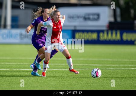 Broendby, Dänemark. September 2024. Nadine Noordam (10) von Ajax wurde während des Qualifikationsspiels zwischen Ajax und Fiorentina in Bane 2 in Broendby gesehen. Quelle: Gonzales Photo/Alamy Live News Stockfoto