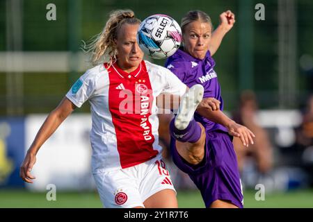 Broendby, Dänemark. September 2024. Tiny Hoekstra (19) von Ajax wurde während des Qualifikationsspiels zwischen Ajax und Fiorentina in Bane 2 in Broendby gesehen. Quelle: Gonzales Photo/Alamy Live News Stockfoto