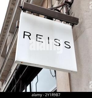 Reiss-Geschäft in der Regent Street in London Stockfoto