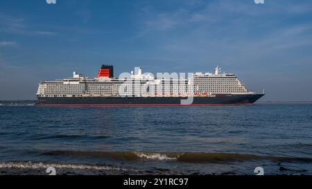 Cunards MS Queen Anne verlässt Southampton, England, Vereinigtes Königreich Stockfoto