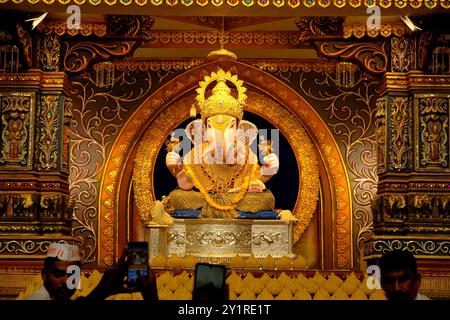 8. September 2024, Pune, Maharashtra, Indien, wunderschöne Skulptur von Lord Ganesh genannt als Dagdusheth Halwai Ganpati nahe Mandai Ort während Ganesh Stockfoto