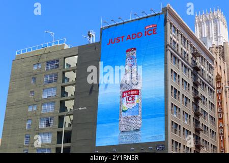 SMIRNOFF ICE, Plakatwerbung für Wandbilder. Smirnoff ist eine Wodka-Marke des britischen Unternehmens Diageo Stockfoto