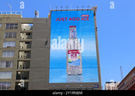 SMIRNOFF ICE, Plakatwerbung für Wandbilder. Smirnoff ist eine Wodka-Marke des britischen Unternehmens Diageo Stockfoto