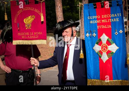 Rom, Rm, Italien. September 2024. Veteranen, die an der Feier des 81. Jahrestages der Verteidigung Roms teilnehmen. (Kreditbild: © Marco Di Gianvito/ZUMA Press Wire) NUR REDAKTIONELLE VERWENDUNG! Nicht für kommerzielle ZWECKE! Stockfoto