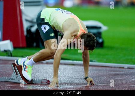 Zürich, Schweiz. September 2024. Zürich, 5. September 2024: Lionel Spitz (SUI) bereitet sich auf das 400m Men Event in der Wanda Diamond League Weltklasse Zürich im Stadion Letzigrund in Zürich vor. (Daniela Porcelli/SPP) Credit: SPP Sport Press Photo. /Alamy Live News Stockfoto