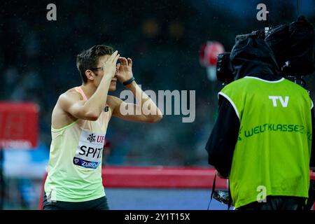 Zürich, Schweiz. September 2024. Zürich, 5. September 2024: Lionel Spitz (SUI) bereitet sich auf das 400m Men Event in der Wanda Diamond League Weltklasse Zürich im Stadion Letzigrund in Zürich vor. (Daniela Porcelli/SPP) Credit: SPP Sport Press Photo. /Alamy Live News Stockfoto